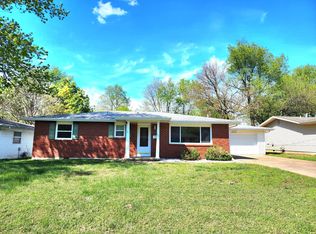 1027 E Edgewood Street, Springfield, MO 65807