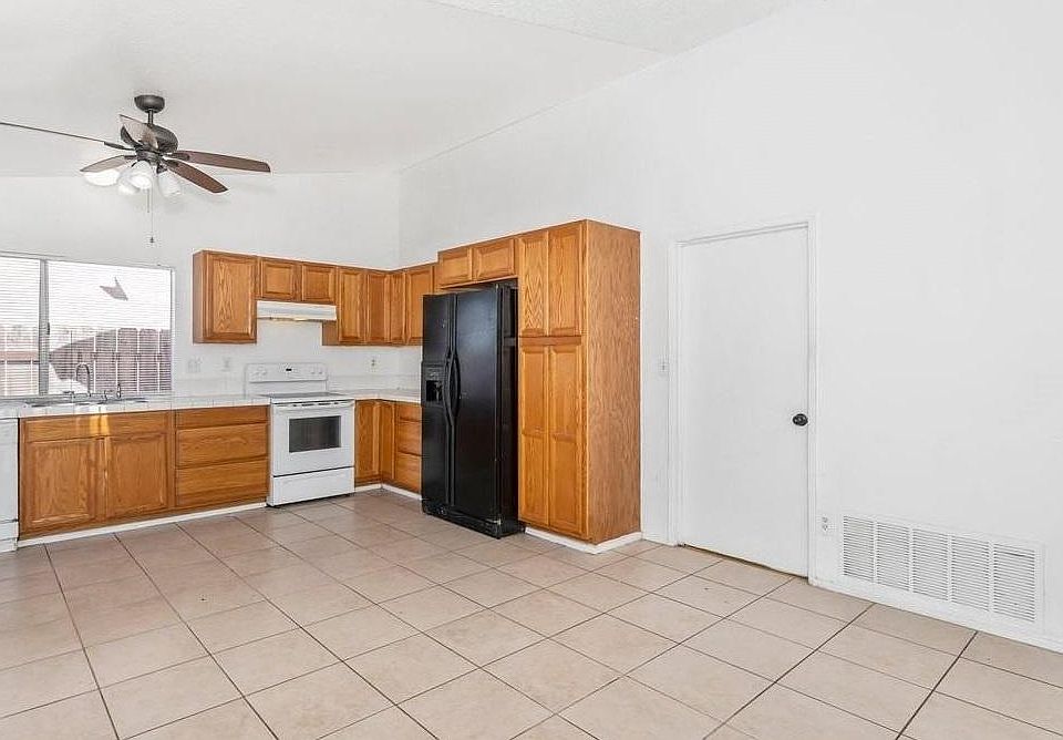 Eat-in Kitchen / Family Room