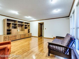121 Hilltop Ln, Norris, TN 37828