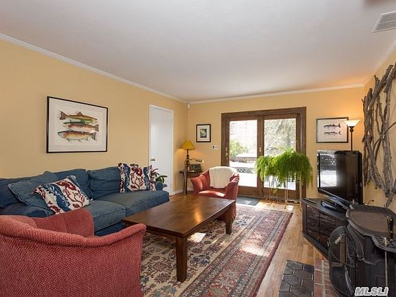 3rd image of 395 Littleworth Ln