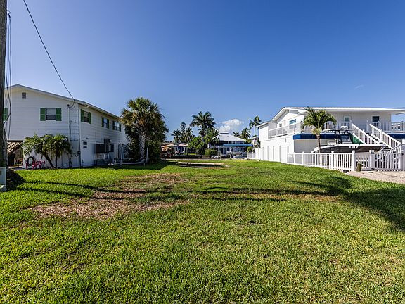 2nd image of 574 S Coconut Ave