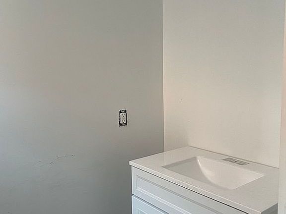 5th image of 27 Johnston St