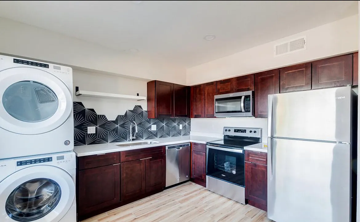 2 bed, 990 sqft, $1,450 — Photo 4