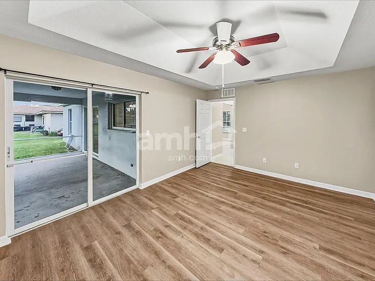 1668 SE Nancy Ln — Photo 8