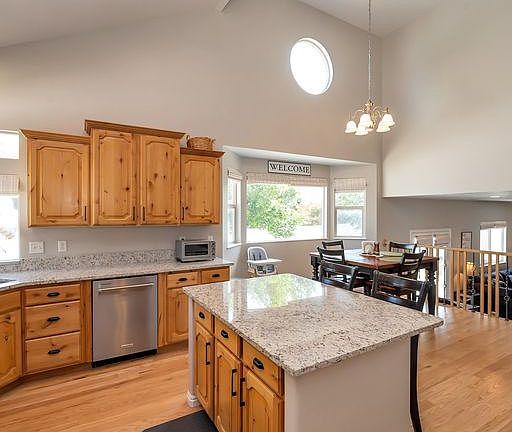 4th image of 874 W Millrace Park Ct
