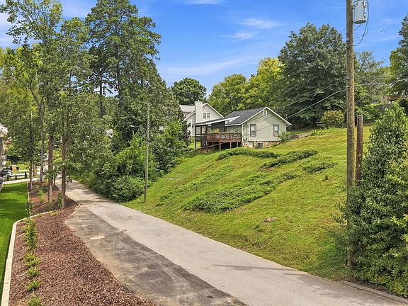 3rd image of 404 Druid Ln