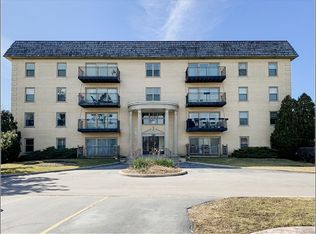 9601 Golf Rd APT 401, Des Plaines, IL 60016