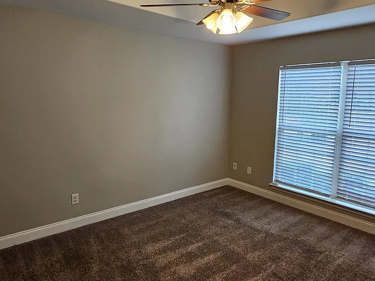 228 Hillcrest Dr — Photo 5