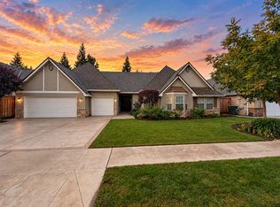 284 W Lester Ave, Clovis, CA 93619