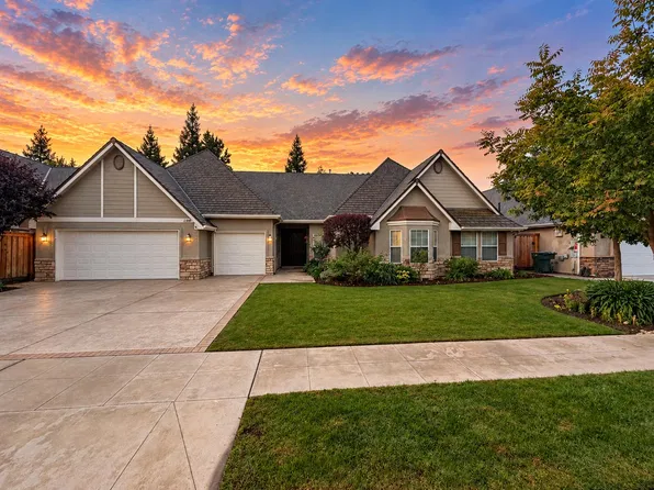 284 W Lester Ave, Clovis, CA 93619