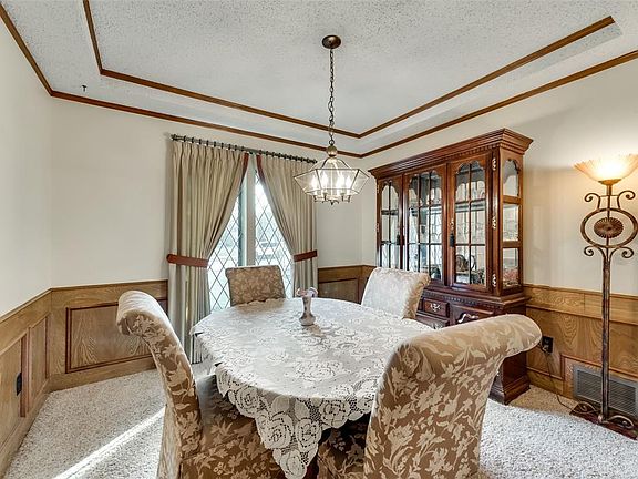3rd image of 1609 Cherbourg Dr