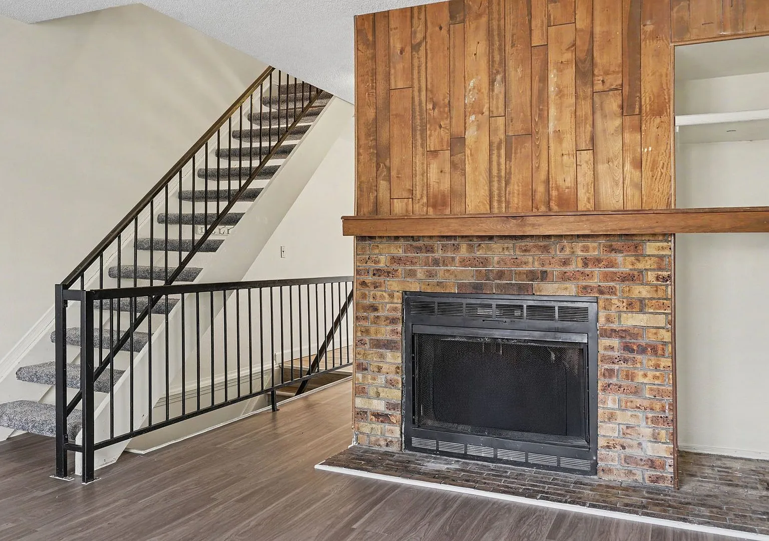 2 Bedroom, 1.5 Bathroom Townhome with In-Unit Laundry & Private Patio **Move-In Special** — Photo 3