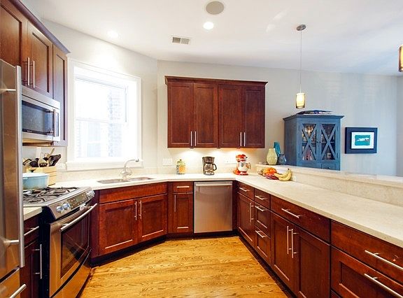 3rd image of 1262 W Bryn Mawr Ave APT 2