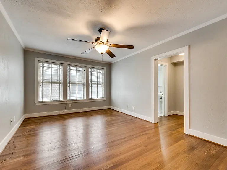 4928 Bryan St — Photo 10