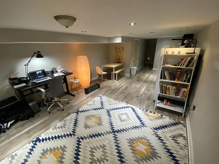 163 Campbell Ave #BASEMENT — Photo 13