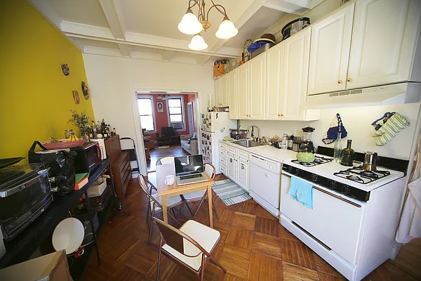 Rented by Metropolitan Realty | media 27