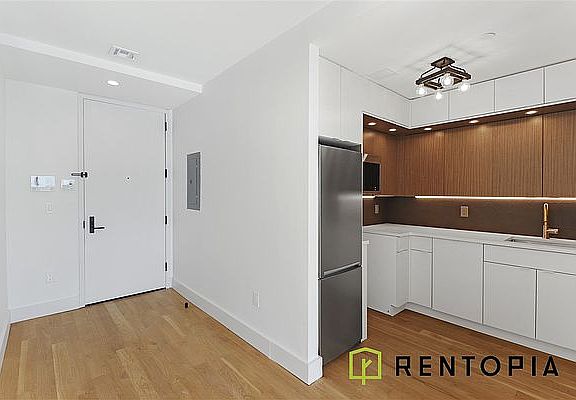 5th image of 494 Manhattan Ave APT 6C