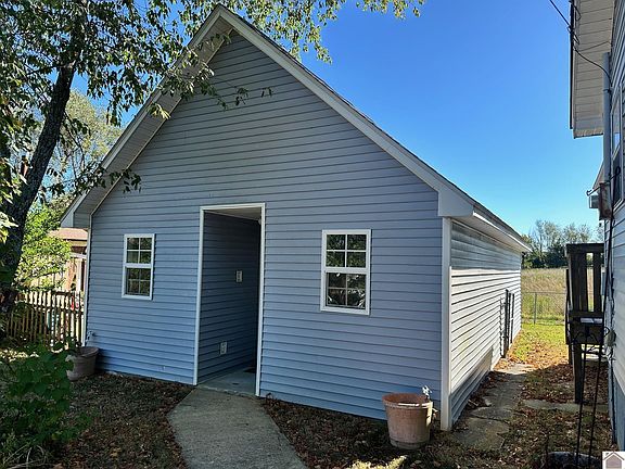 4th image of 1062 Central Rd
