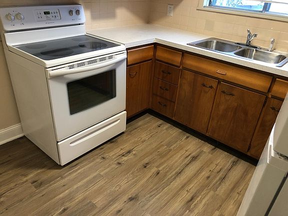 4th image of 620 Cleveland Dr