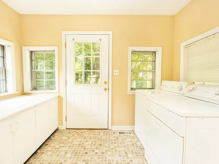 615 Barton Ave — Photo 19
