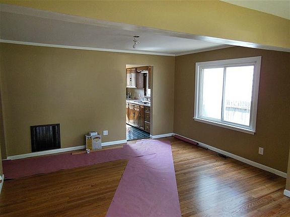 5th image of 8316 Gordon Dr