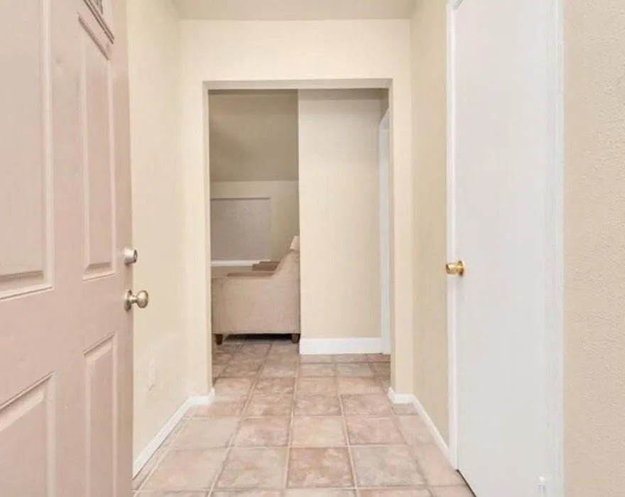 4 bed, 2.0 bath, 1708 sqft, $2,000 — Photo 2