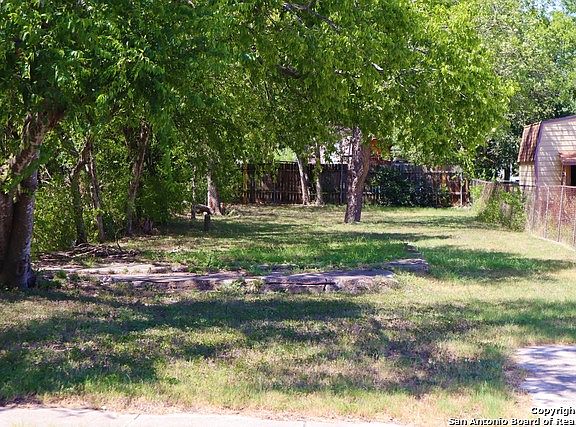 5th image of 143 Yucca St