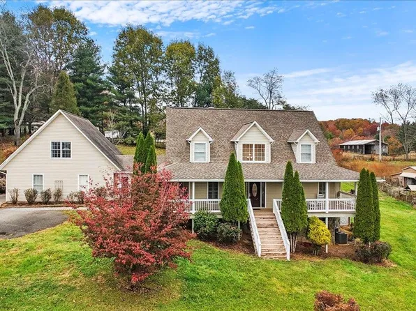 160 Cardova Dr, Max Meadows, VA 24360