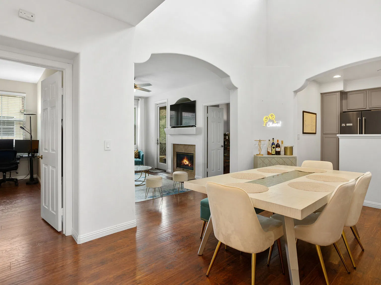 3 bed, 1342 sqft, $3,695 — Photo 4