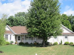 3060 Devan Vale Dr, Cuyahoga Falls, OH 44223
