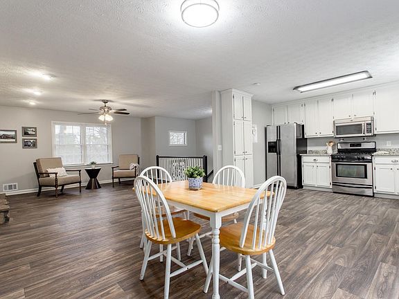 3rd image of 606 Butler Ct #12931390