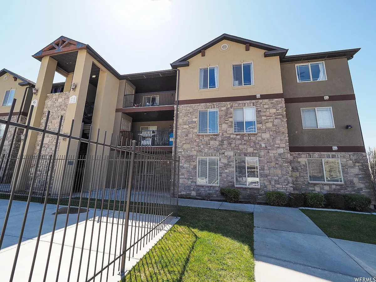 Building Photo - 946 W 630 S #43