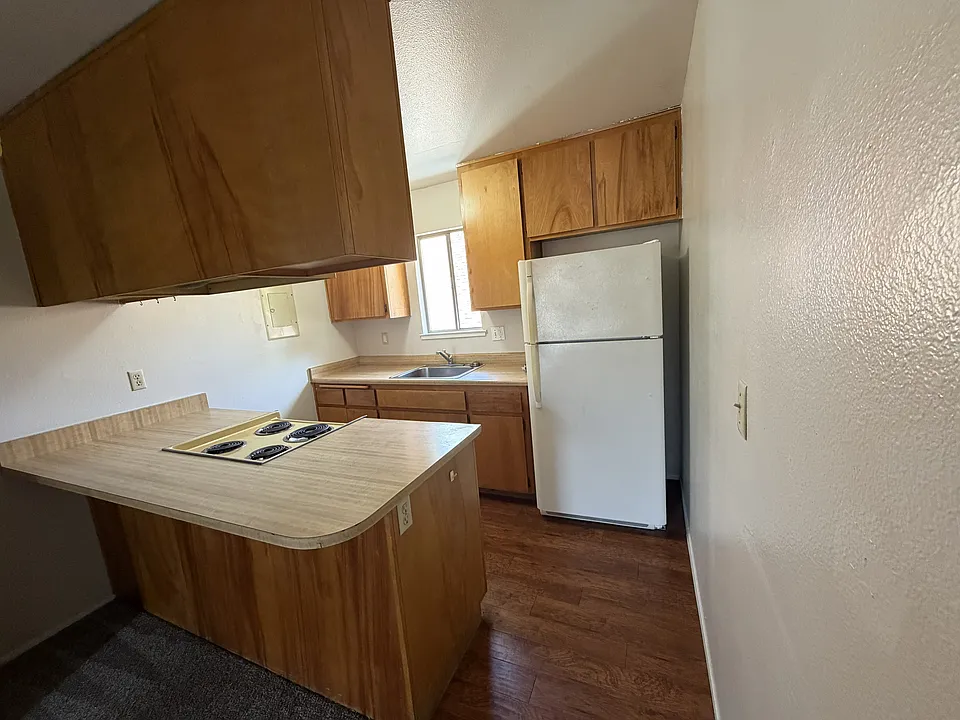 2512 X St #7