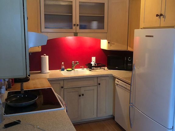 4th image of 8 Orchard Hts #8