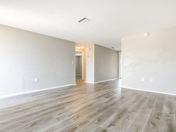 3rd image of 432 Briarwood Rd