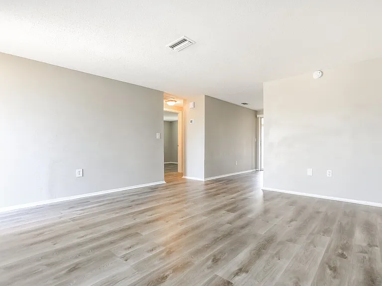 432 Briarwood Rd — Photo 3