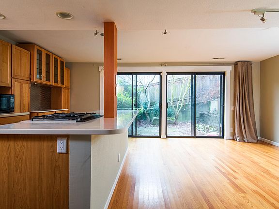 4th image of 10113 NE 12th St APT 10