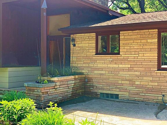 3rd image of 375 Floral Dr W