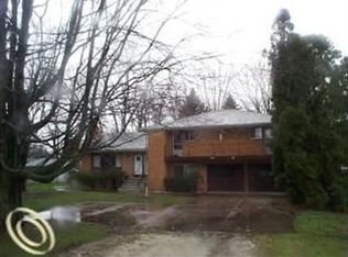 5426 River Rd, East China, MI 48054