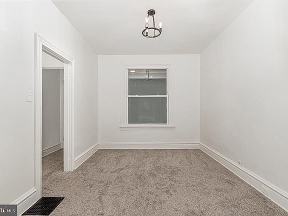 3rd image of 1631 Park St