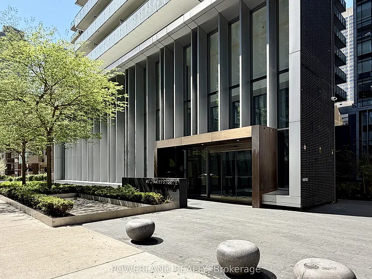 42 Charles St E #LPH4705 — Photo 2