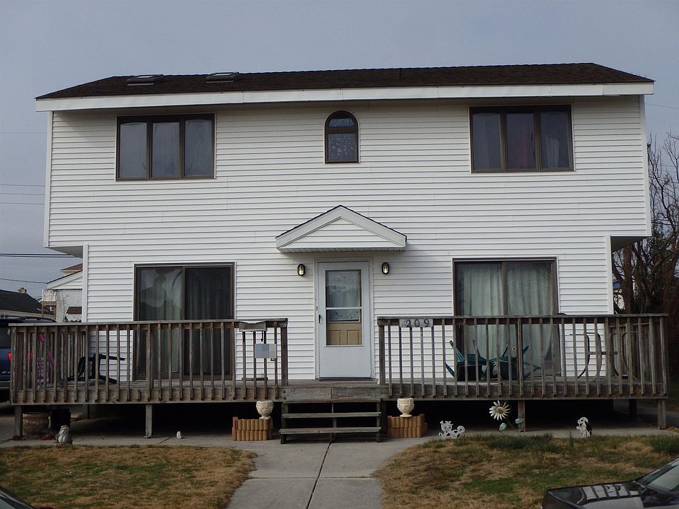 1st image of 209 E Plaza Pl