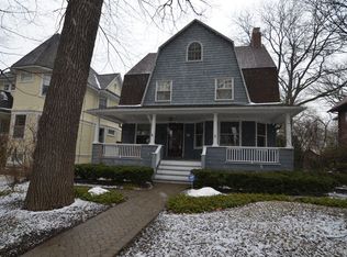 910 Lake Ave, Wilmette, IL
