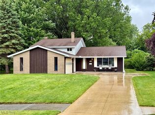 4559 Vernon Dr, North Olmsted, OH 44070