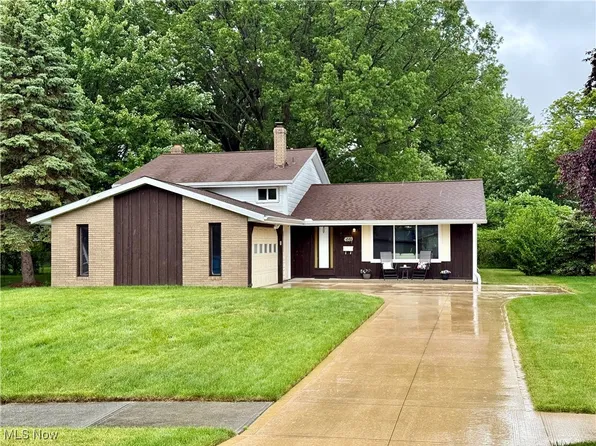 4559 Vernon Dr, North Olmsted, OH 44070