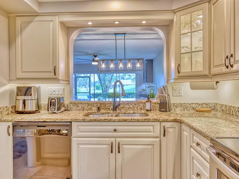 5640 Golf Pointe Dr #101 — Photo 9