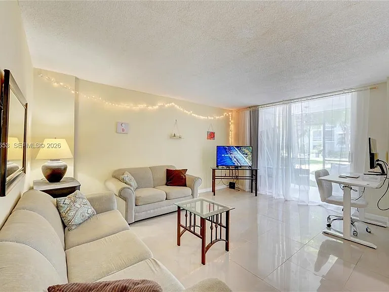 1040 SE 4th Ave #128 — Photo 4