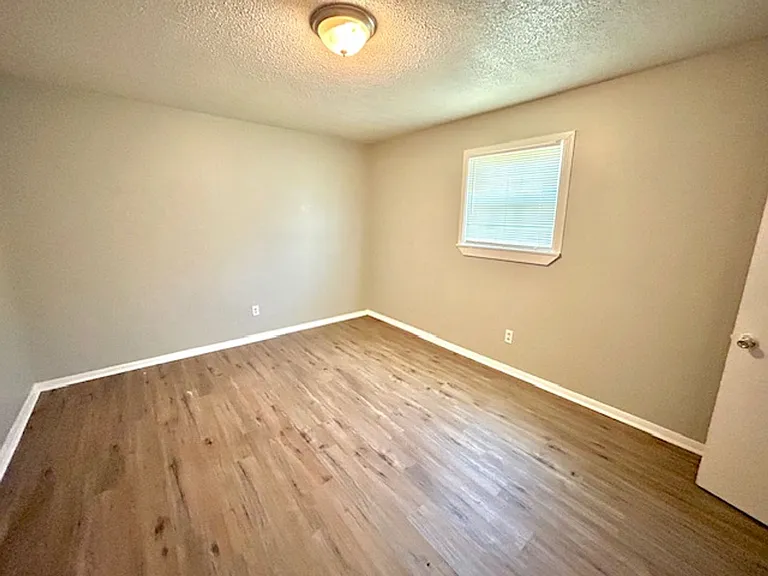 4523 Foster Ave SW — Photo 3