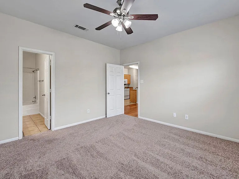 Riviera Apartments — Photo 16