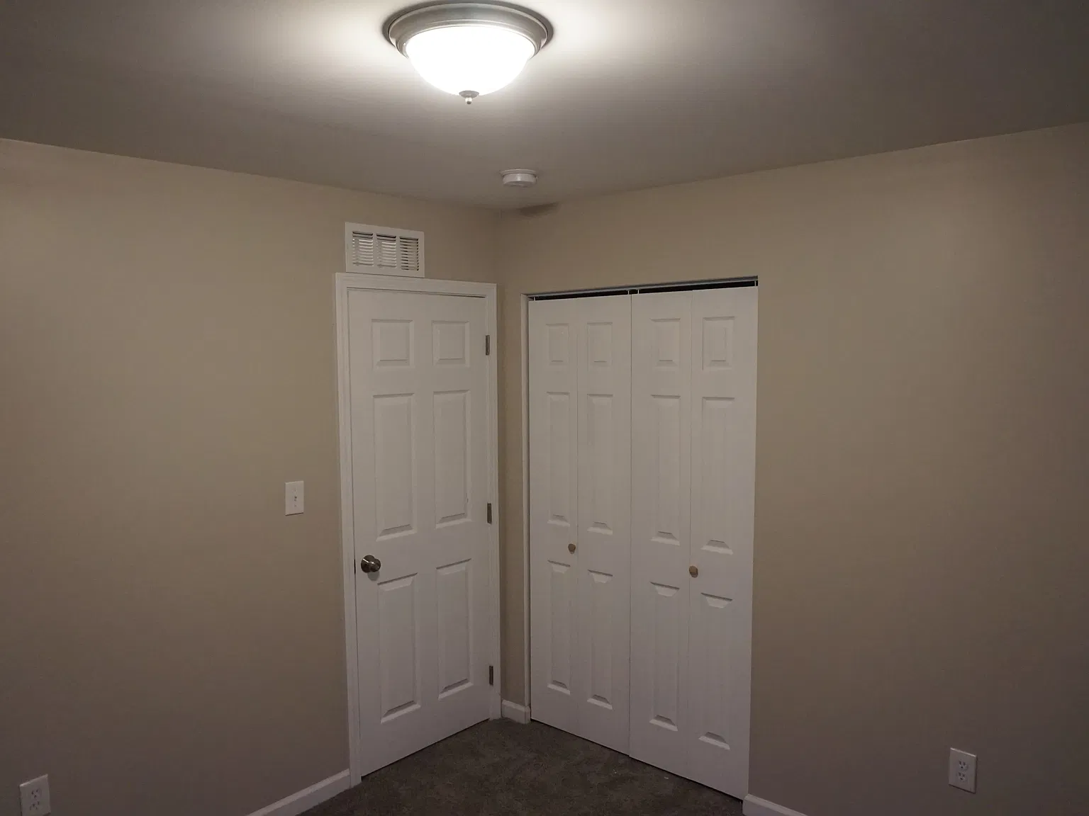 3 bed, 1000 sqft, $1,400 — Photo 4